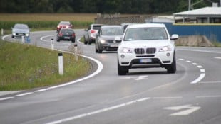 Schnellstraßen sollen für zügigen Verkehr sorgen. Im Weinviertel müssen die Pläne für die S 8 (vorerst) auf Eis gelegt werden. (Symbolfoto). (Bild: Jürgen Radspieler, Krone KREATIV)