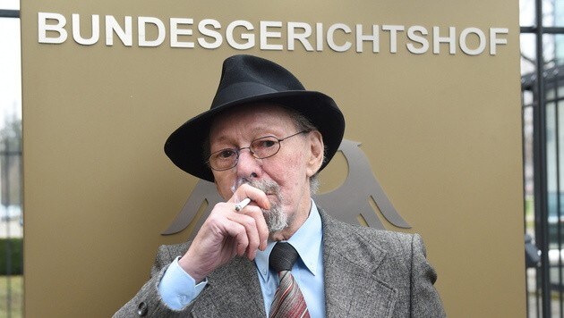 Raucher Friedhelm Adolfs darf vorerst in seiner Wohnung bleiben. (Bild: APA/EPA/Uli Deck)
