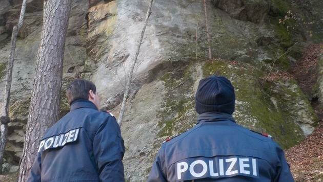 Über diese knapp zwölf Meter hohe Felswand stürzte der zwölfjährige Schüler aus Moosburg ab. (Bild: Alexander Schwab)