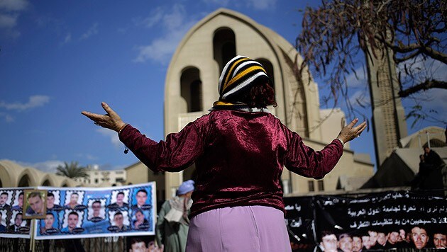 In Ägypten trauern die Angehörigen um die Kopten. (Bild: AP)