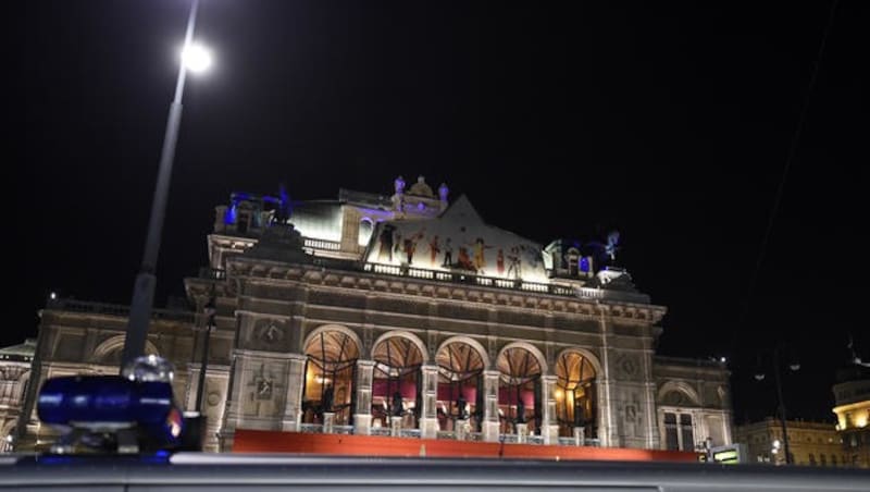 Die Wiener Staatsoper in der Opernballnacht 2015 (Bild: APA/HERBERT P. OCZERET)