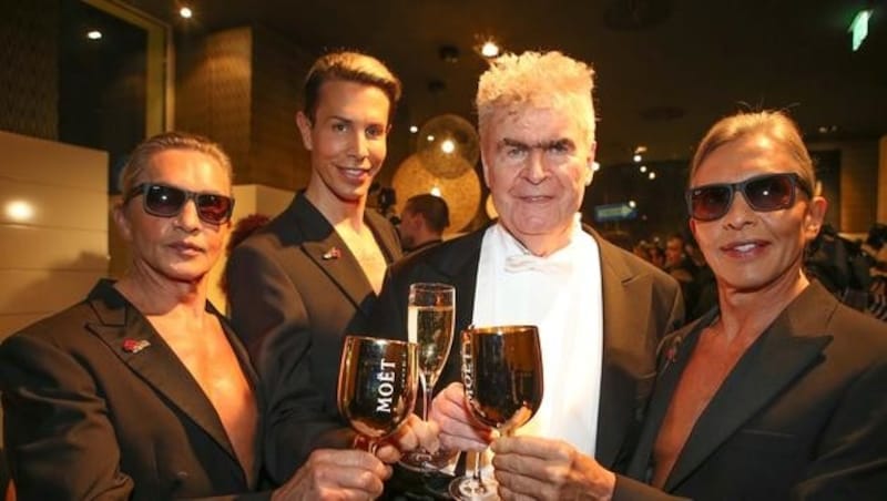 Dr. Peter Buser mit den "Botox-Boys" (Bild: Andreas Lepsi / LEPSIFOTO / Austria)