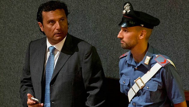 Schettino beim Prozess (Bild: AP)