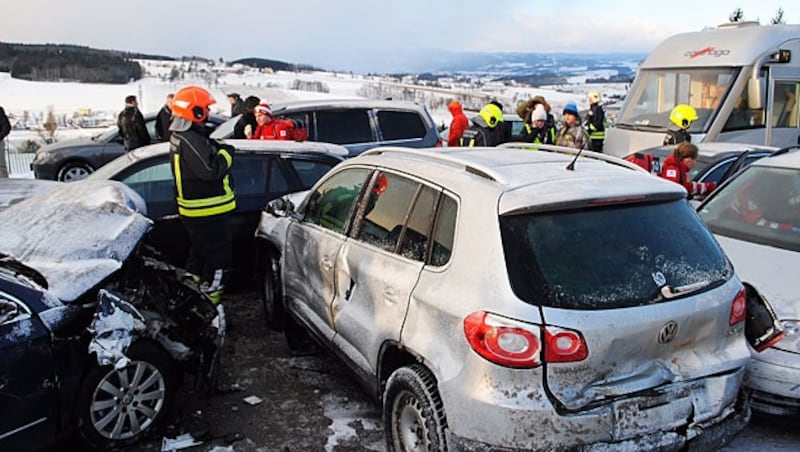 (Bild: APA/BFKDO/AMSTETTEN)