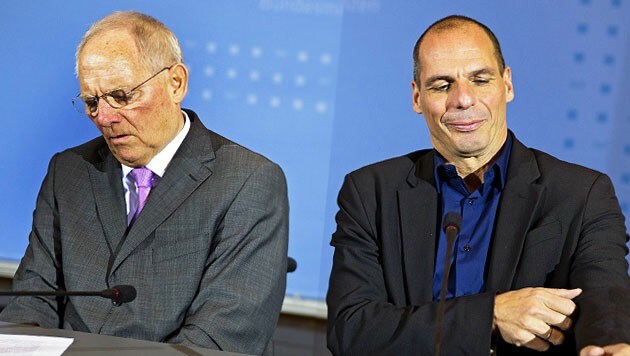 Deutschlands Finanzminister Schäuble mit seinem griechischen Amtskollegen Varoufakis in Berlin (Bild: APA/EPA/MICHAEL KAPPELER)