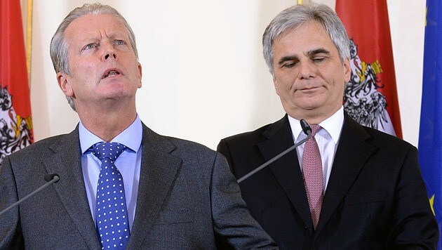 Reinhold Mitterlehner (ÖVP) und Werner Faymann (SPÖ) (Bild: APA/Roland Schlager)