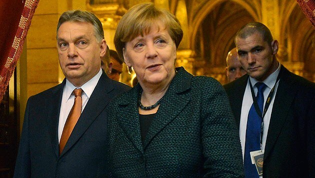 Kanzlerin Merkel besuchte das erste Mal Ungarn, seitdem Premier Orban an der Macht ist. (Bild: APA/EPA/TIBOR ILLYES)