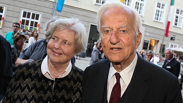 Altbundespräsident Richard von Weizsäcker mit seiner Ehefrau Marianne im Jahr 2012 (Bild: APA/Neumayr/MMV)