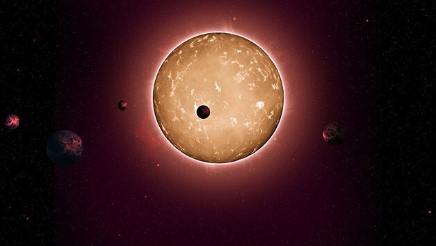 Künstlerische Illustration des Sterns Kepler-444 und seiner fünf Planeten (Bild: MPS/Tiago Campante/Peter Devine)
