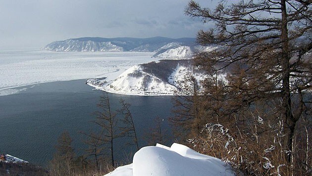 Blick auf den Baikalsee (Bild: Wikipedia/Bernd Gross)