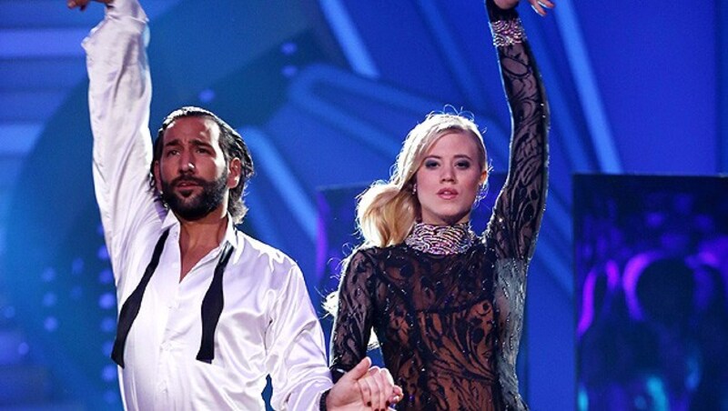 Larissa Marolt mit Tanzpartner Massimo Sinato bei "Let's Dance" (Bild: RTL/Stefan Gregorowius)