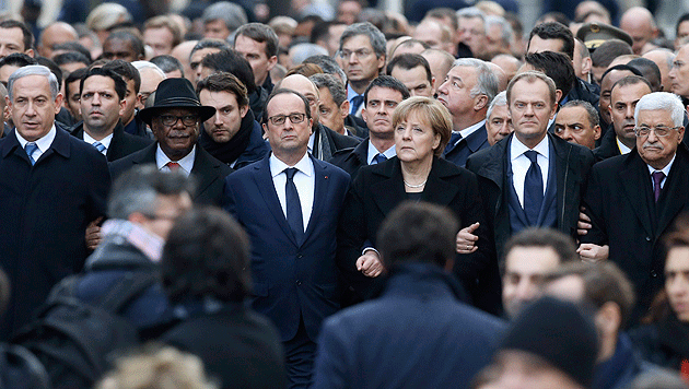 Benjamin Netanyahu, Ibrahim Boubacar Keita, Francois Hollande, A. Merkel, Donald Tusk, Mahmoud Abbas (Bild: APA/EPA/Olivier Hoslet)