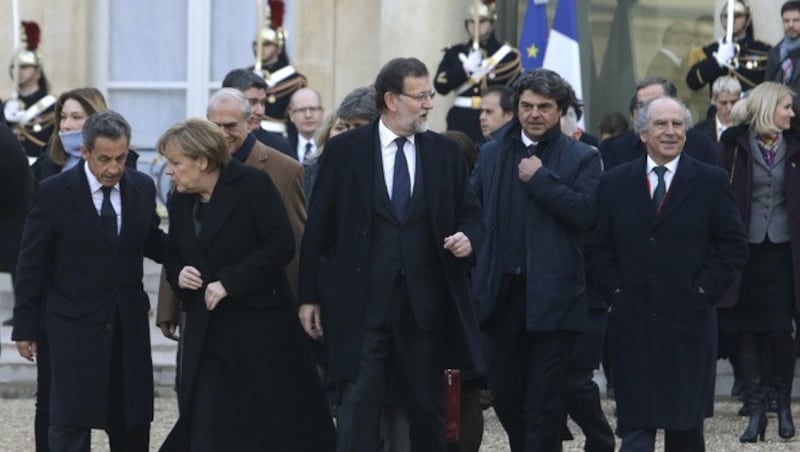 Carla Bruni, Nicolas Sarkozy, Angela Merkel, Mariano Rajoy (Mitte), Helle Thorning-Schmidt (rechts) (Bild: AP)