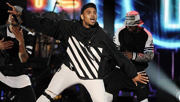 Bei einem Konzert von Chris Brown kam es zu einer Schießerei. (Bild: Chris Pizzello/Invision/AP)