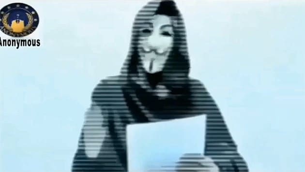 Ein Aktivist der Hackergruppe verkündet die "Operation Charlie Hebdo". (Bild: YouTube.com/anonymous belgique)