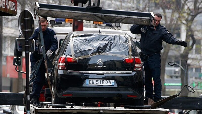 Mit diesem Auto sollen die Attentäter zunächst geflüchtet sein. (Bild: APA/EPA/IAN LANGSDON)