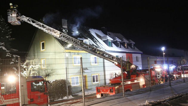 Ein Asylheim in Kärnten stand in Flammen. (Bild: Uta Rojsek-Wiedergut)