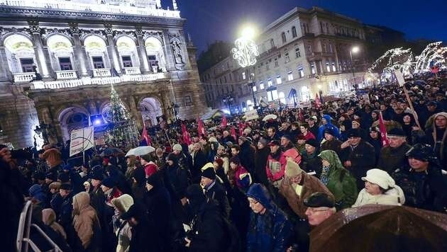 In Budapest - Neuer Massenprotest Gegen Orban-Regierung | Krone.at