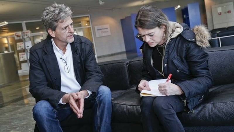 Erwin Schrümpf im Gespräch mit "Krone"-Redakteurin Manuela Kappes (Bild: Markus Tschepp)