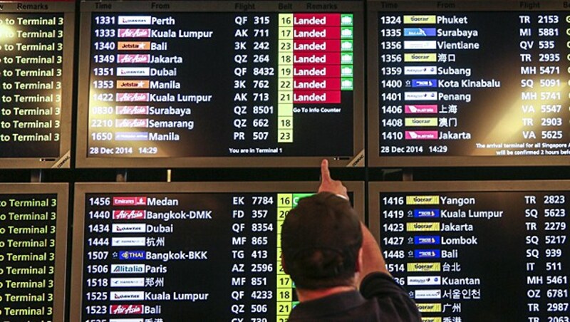 QZ8501 startete vom Juanda Airport (Indonesien), hätte am Changi Airport (Singapur) landen sollen. (Bild: APA/EPA/WALLACE WOON)