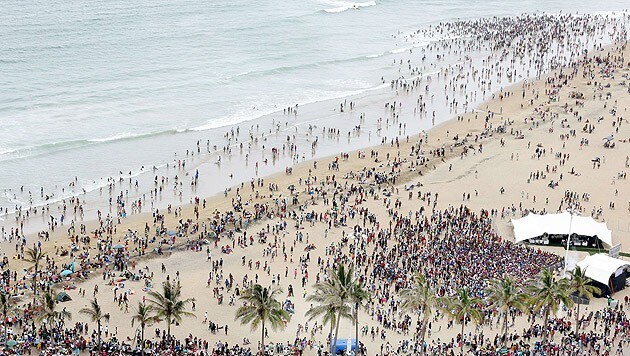 Hochbetrieb am Strand in Durban (Bild: AFP)