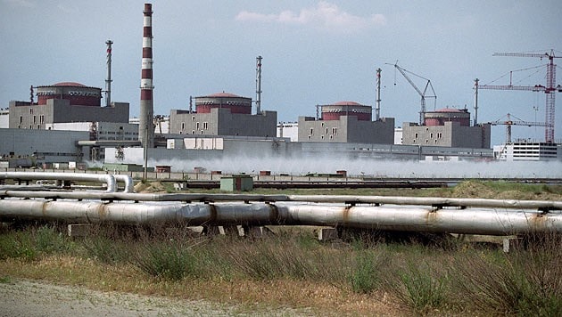 Az ukrajnai Zaporizzsjában lévő atomerőmű most teljesen kihűlt. (Bild: APA/EPA/Sergei Supinsky)