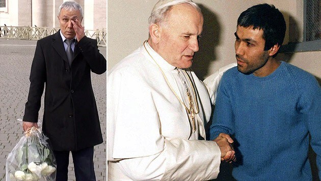 Agca 2014 auf dem Petersplatz (li.) und 1983 bei einem Besuch von Johannes Paul II. im Gefängnis (Bild: Adnkronos/AFP, AP)