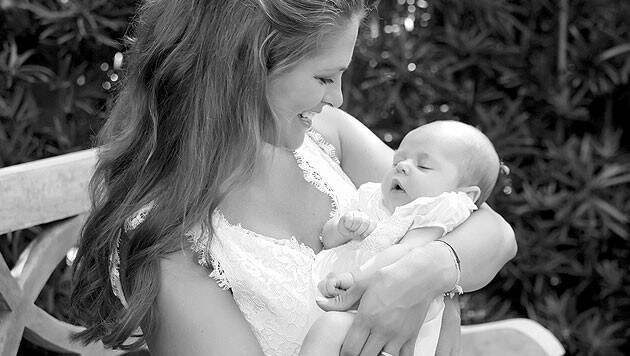 Prinzessin Madeleine und ihr Töchterl Leonore - im nächsten Sommer hält sie wieder ein Baby im Arm. (Bild: kungahuset.se)