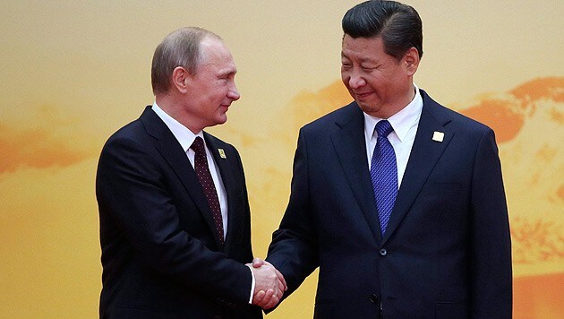 Russlands Präsident Wladimir Putin und Chinas Staatschef Xi Jinping (Bild: APA/EPA/MIKHAIL METZEL/RIA NOVOSTI/POOL)