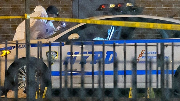 Der Streifenwagen, in dem die Polizisten erschossen wurden. (Bild: AP)