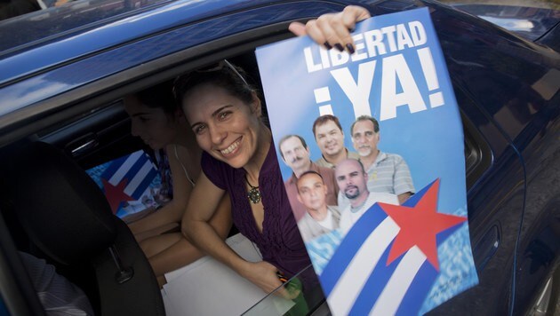 In Havanna feierte man die Freilassung dreier Spione, die in den USA inhaftiert gewesen waren. (Bild: AP)