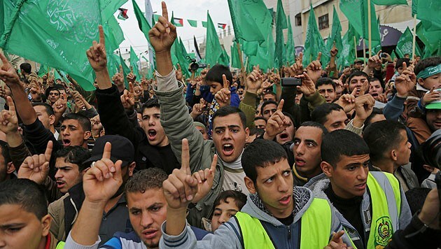 12. Dezember: Anhänger im Gazastreifen feiern den Jahrestag der Hamas-Gründung. (Bild: AP)