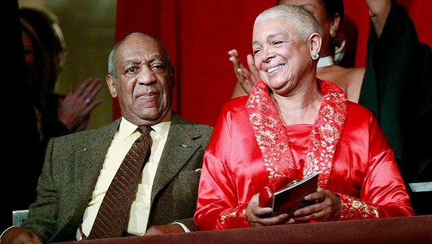 Bill Cosby mit seiner Frau Camille auf einem Archivbild aus dem Jahr 2009 (Bild: AP)