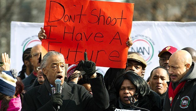 Bürgerrechtler Al Sharpton bei einer Kundgebung vor dem Freedom Plaza in Washington (Bild: AP)