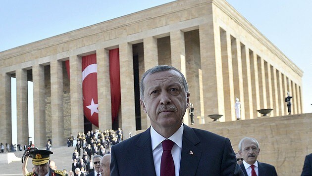 Präsident Recep Tayyip Erdogan gilt als kompromissloser Bekämpfer von Kritikern. (Bild: APA/EPA/MURAT KULA)