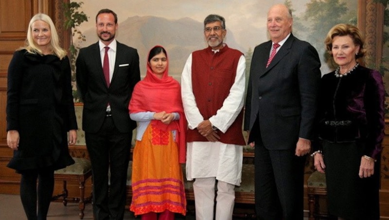 Malala, Kailash Satyarthi und die norwegische Königsfamilie (Bild: APA/EPA/CORNELIUS POPPE)