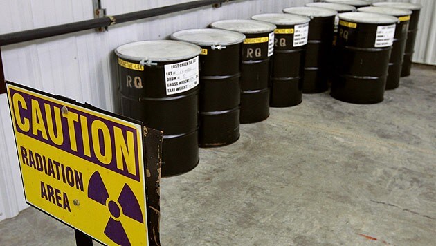 Fässer mit radioaktivem Uran (Bild: AP (Symbolbild))