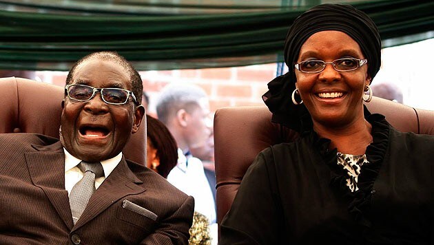 Robert und Grace Mugabe (Bild: AP)