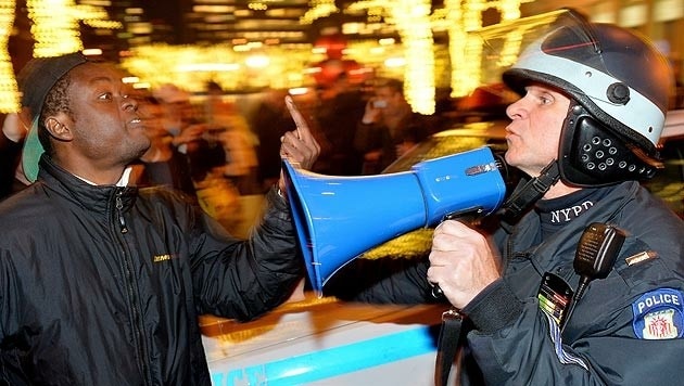 Wütende Proteste in New York: Die Polizei ist erneut ins Visier geraten. (Bild: APA/EPA/JUSTIN LANE)