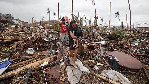 Taifun "Haiyan" hinterließ auf den Philippinen eine Spur der Zerstörung. (Bild: AP)
