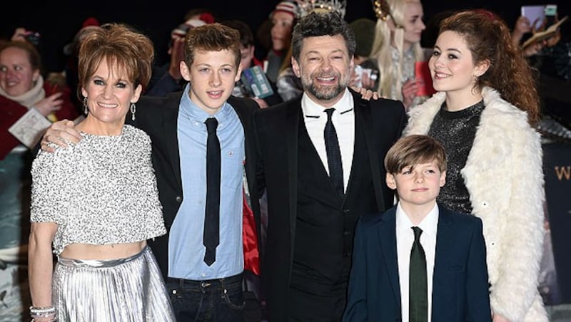 Andy Serkis (Gollum) mit seiner Familie (Bild: AFP)