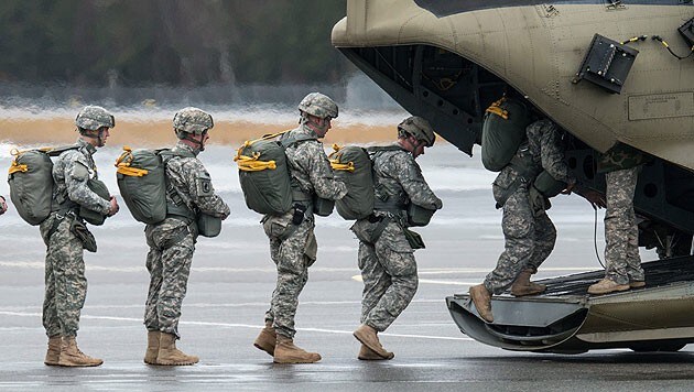 3.000 US-Soldaten soll demnächst einen Marschbefehl Richtung Westafrika bekommen. (Bild: APA/EPA/ARMIN WEIGEL)