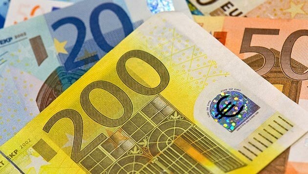 Gefälschte Euro-Banknoten (Bild: dpa/Boris Roessler)