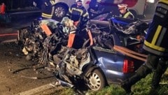 Der Audi wurde bei dem Unfall völlig zerfetzt. (Bild: Matthias Lauber/laumat.at)