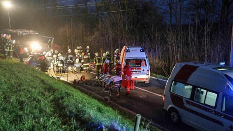 Der 38-Jährige wurde mit schwersten Verletzungen ins Spital gebracht. (Bild: Matthias Lauber/laumat.at)