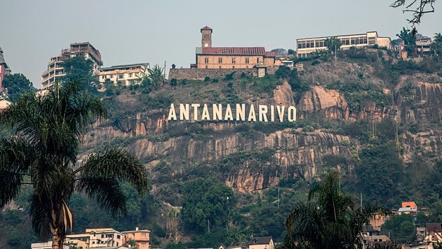 Ein Blick auf die Hauptstadt Antananarivo (Bild: EPA/Kabir Dhanji/picturedesk.com)