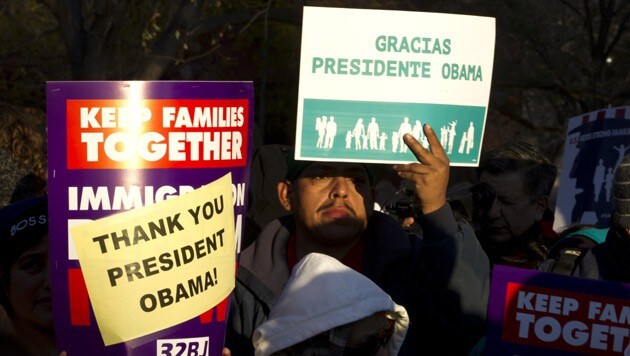 Unterstützer der Einwanderungsreform danken Präsident Obama. (Bild: AP)