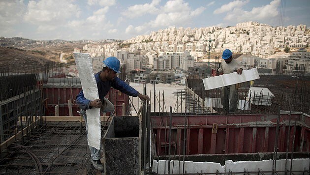 Palästinensische Bauarbeiter in der Nähe von Jerusalem (Bild: APA/EPA/ABIR SULTAN)