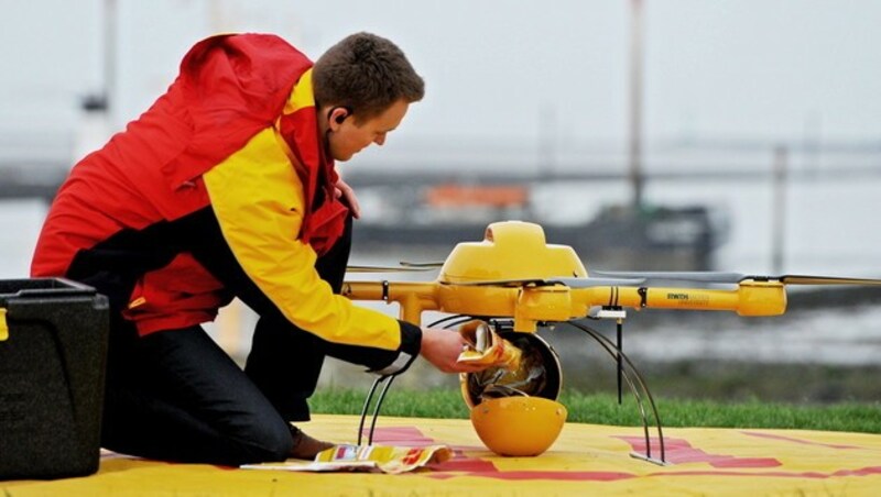 DHL testete bereits Paketdrohnen. (Bild: APA/EPA/INGO WAGNER)