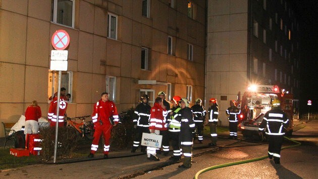 46 Menschen wurden aus dem Gebäude gerettet. (Bild: Daniel Scharinger)